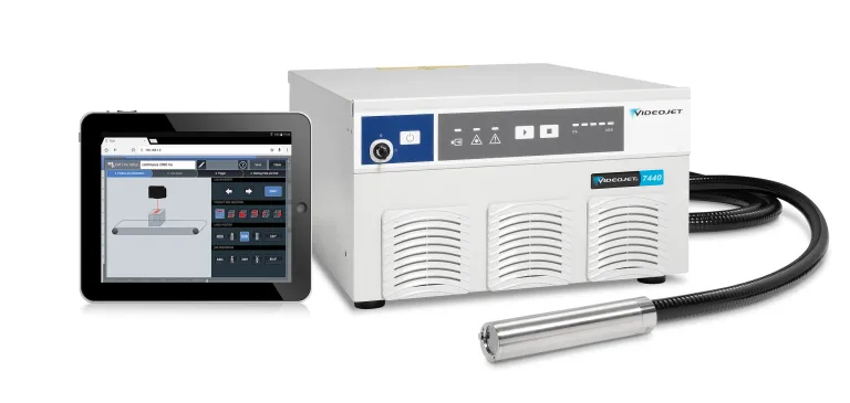 7440-fiber-laser-with-tablet